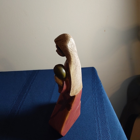 Tii Collections Resin Nativity  Holy Mary and Baby Jesus Fi - Picture 3 of 10